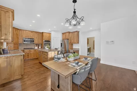 Dining - 2035 E Quartzridge Dr, Sandy, UT 84092 photo 1 of 3