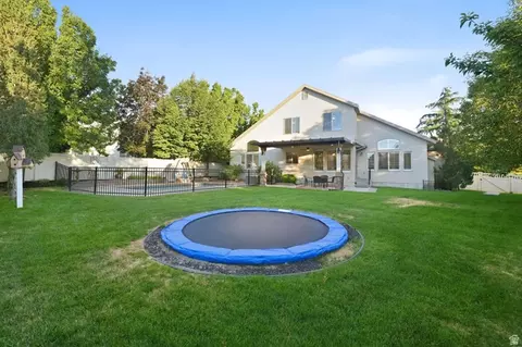 Exterior - 2035 E Quartzridge Dr, Sandy, UT 84092 photo 6 of 8
