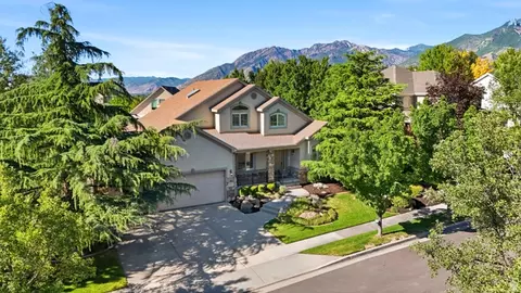 View/Area - 2035 E Quartzridge Dr, Sandy, UT 84092 photo 3 of 13