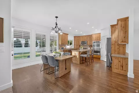 Dining - 2035 E Quartzridge Dr, Sandy, UT 84092 photo 2 of 3
