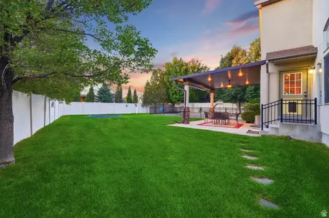 Exterior - 2035 E Quartzridge Dr, Sandy, UT 84092 photo 8 of 8