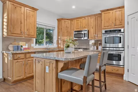 Kitchen - 2035 E Quartzridge Dr, Sandy, UT 84092 photo 1 of 7