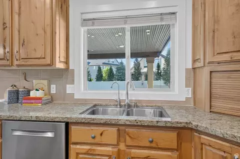 Kitchen - 2035 E Quartzridge Dr, Sandy, UT 84092 photo 5 of 7