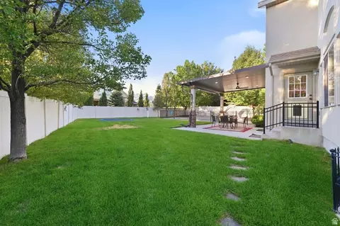 Exterior - 2035 E Quartzridge Dr, Sandy, UT 84092 photo 7 of 8
