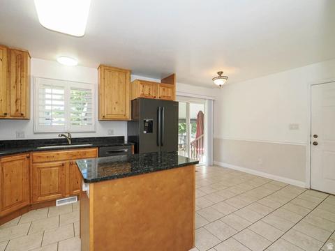 Kitchen - 960 E North Fork Cir S, Sandy, UT 84094 photo 4 of 4