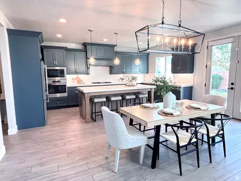 Dining - 429 E Treasure Rd, Washington, UT 84780 photo 2 of 2