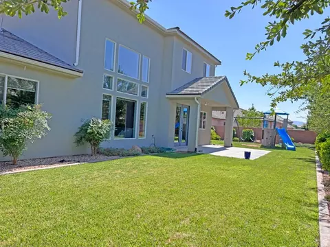 Exterior - 429 E Treasure Rd, Washington, UT 84780 photo 6 of 8