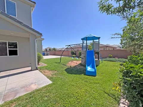 Exterior - 429 E Treasure Rd, Washington, UT 84780 photo 4 of 8