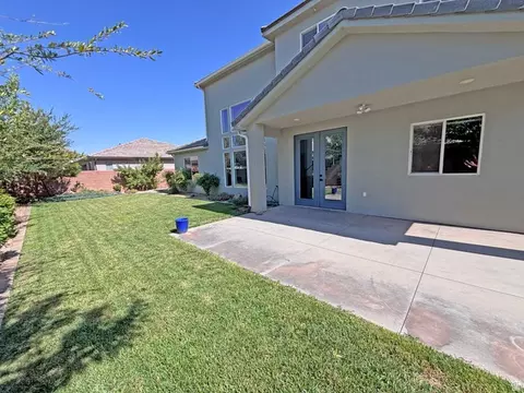 Exterior - 429 E Treasure Rd, Washington, UT 84780 photo 5 of 8