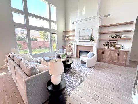 Living - 429 E Treasure Rd, Washington, UT 84780 photo 4 of 4