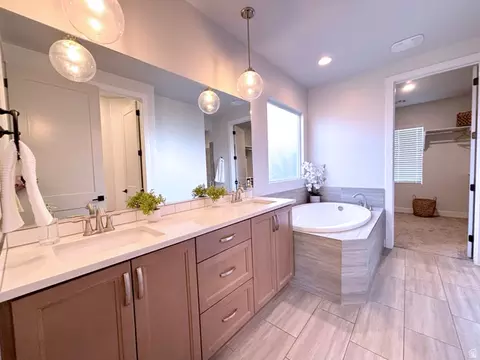 Bath - 429 E Treasure Rd, Washington, UT 84780 photo 2 of 3