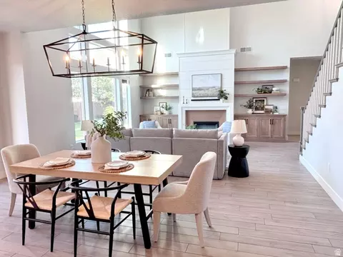 Dining - 429 E Treasure Rd, Washington, UT 84780 photo 1 of 2