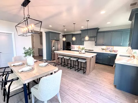 Kitchen - 429 E Treasure Rd, Washington, UT 84780 photo 2 of 2