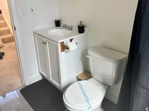 Bath - 173 Durdham Ln, Sandy, UT 84070 photo 2 of 3