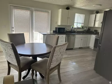 Kitchen - 173 Durdham Ln, Sandy, UT 84070 photo 2 of 4
