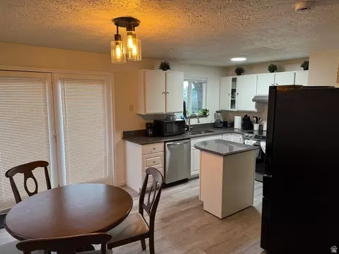 Kitchen - 173 Durdham Ln, Sandy, UT 84070 photo 1 of 4