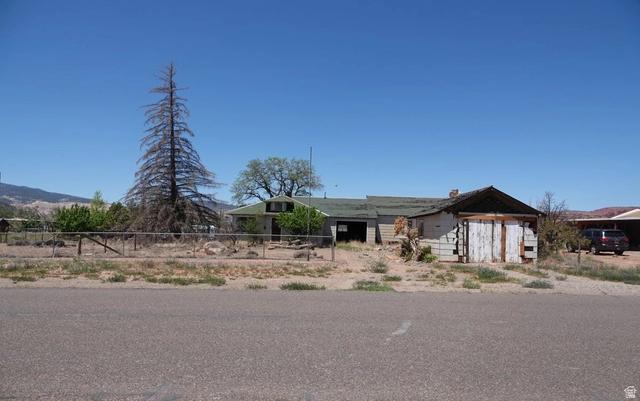 169 N Center St, Torrey, UT 84775