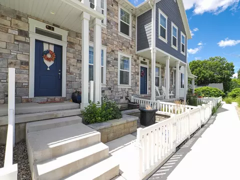 Exterior - 520 S Orchard Dr E # 3, Bountiful, UT 84010 photo 2 of 4