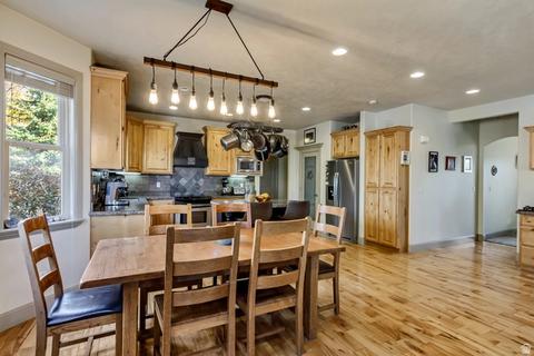 Dining - 273 E Park View Cir, Bountiful, UT 84010 photo 2 of 2
