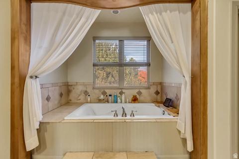 Bath - 273 E Park View Cir, Bountiful, UT 84010 photo 3 of 9
