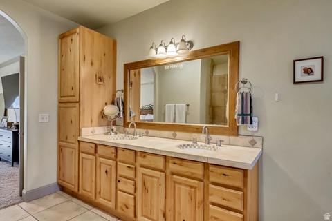 Bath - 273 E Park View Cir, Bountiful, UT 84010 photo 4 of 9