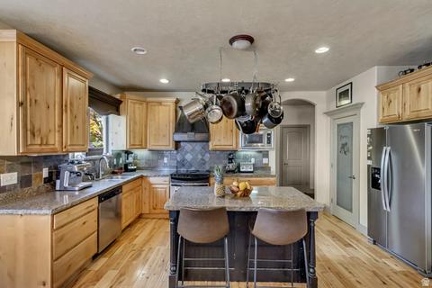 Kitchen - 273 E Park View Cir, Bountiful, UT 84010 photo 5 of 5