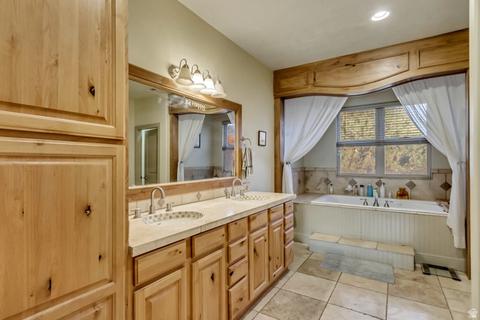 Bath - 273 E Park View Cir, Bountiful, UT 84010 photo 2 of 9