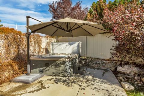 Exterior - 273 E Park View Cir, Bountiful, UT 84010 photo 2 of 4