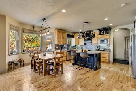 Kitchen - 273 E Park View Cir, Bountiful, UT 84010 photo 2 of 5