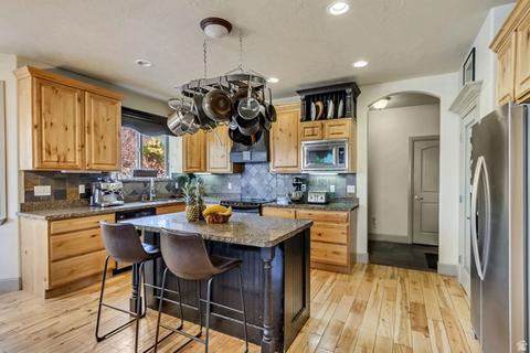 Kitchen - 273 E Park View Cir, Bountiful, UT 84010 photo 1 of 5