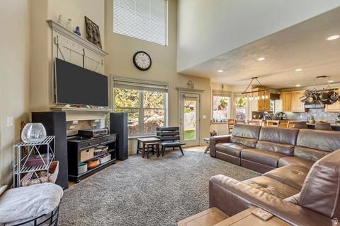 Living - 273 E Park View Cir, Bountiful, UT 84010 photo 3 of 3