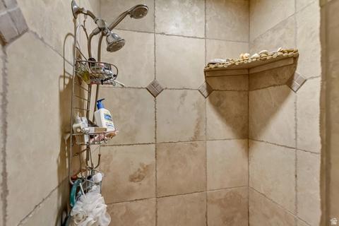 Bath - 273 E Park View Cir, Bountiful, UT 84010 photo 7 of 9