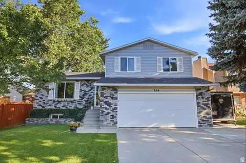 734 E Sandy Dunes Dr, Sandy, UT 84094