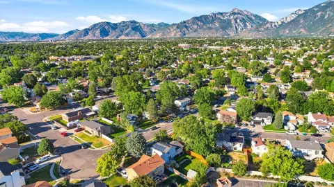 734 E Sandy Dunes Dr, Sandy, UT 84094 photo 2