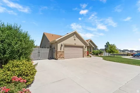 8768 N Durham Ct, Eagle Mountain, UT 84005 photo 3