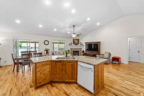 8768 N Durham Ct, Eagle Mountain, UT 84005 photo 12