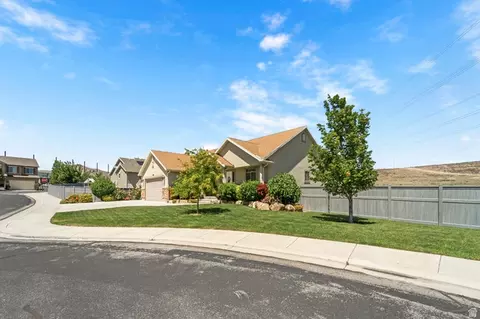 8768 N Durham Ct, Eagle Mountain, UT 84005 photo 4