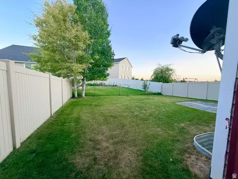 1518 E Shadow Dr, Eagle Mountain, UT 84005 photo 4