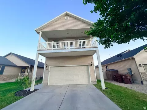1518 E Shadow Dr, Eagle Mountain, UT 84005 photo 2
