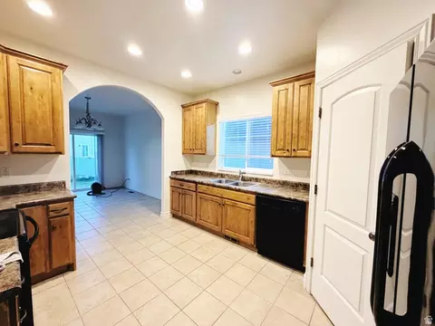 1518 E Shadow Dr, Eagle Mountain, UT 84005 photo 8