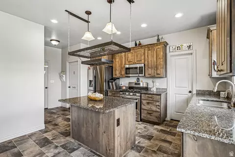 Kitchen - 203 N 1900 W, Mapleton, UT 84664 photo 2 of 4