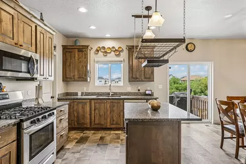 Kitchen - 203 N 1900 W, Mapleton, UT 84664 photo 3 of 4