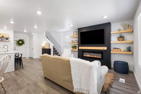 937 E Hercules Ct, Layton, UT 84040