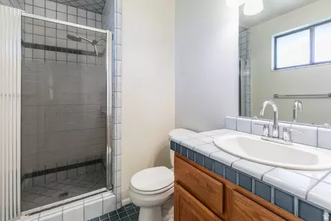 Bath - 373 E 1200 N, Centerville, UT 84014 photo 1 of 2