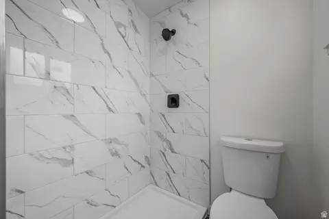 Bath - 9135 S 510 E, Sandy, UT 84070 photo 5 of 5