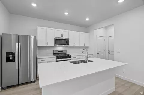 Kitchen - 946 Eden St #1695, Eagle Mountain, UT 84005 photo 4 of 5