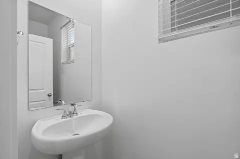 Bath - 946 Eden St #1695, Eagle Mountain, UT 84005 photo 1 of 4