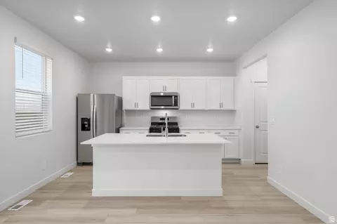 Kitchen - 946 Eden St #1695, Eagle Mountain, UT 84005 photo 1 of 5