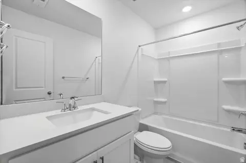 Bath - 946 Eden St #1695, Eagle Mountain, UT 84005 photo 3 of 4