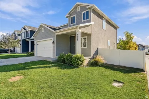 Exterior - 4765 E Breezy Patch Rd, Eagle Mountain, UT 84005 photo 2 of 6
